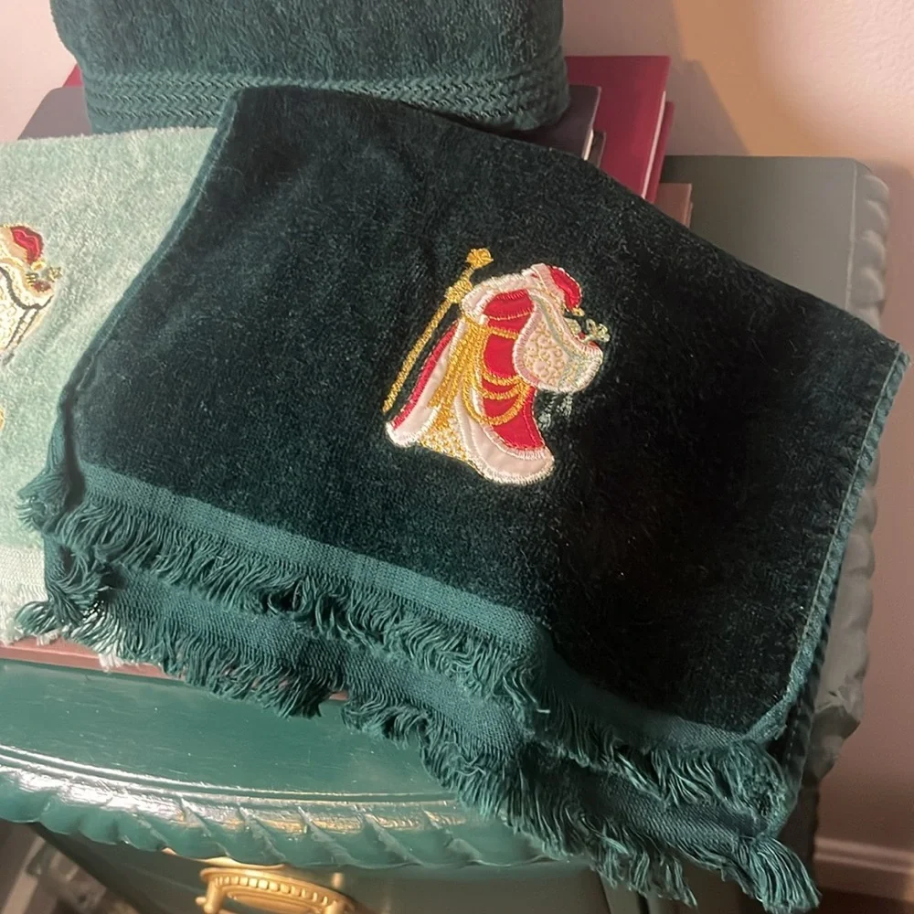 Vintage 1990s Christmas Velvet Green Embroidered Santa Claus Towels Set of 3 - Picture 3 of 14